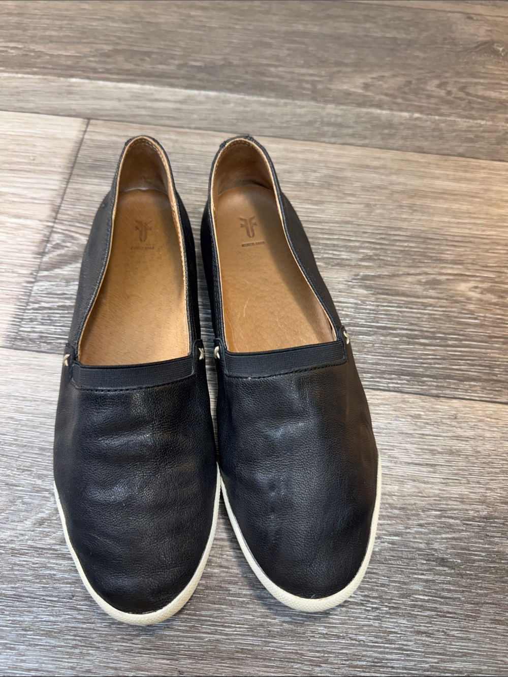 Frye Black Leather Slip-On Flats with White Rubber Soles woman’s SZ 8 (j245)